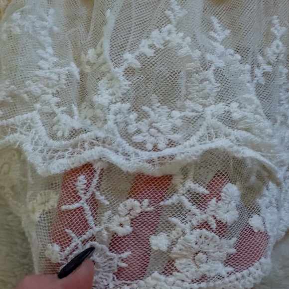 Pretty Angel Lace Dress - Picture 5 of 8